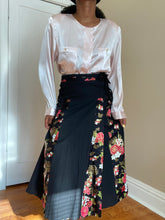 Load image into Gallery viewer, Cotton Black Flora Wrap Skirt(M)
