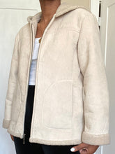 Load image into Gallery viewer, Vintage Cream Suede Fleece Lined Jacket
